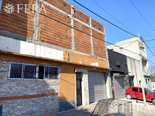 Imagen 2 de 23 de Venta De Galpón, 3 Departamentos, Local Y Espacio Guardacoches En Quilmes Oeste