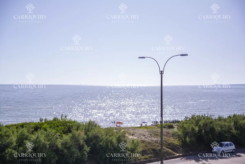 Se Vende Apartamento De 3 Dormitorios En Edificio Horizonte, Playa Mansa, Punta Del Este