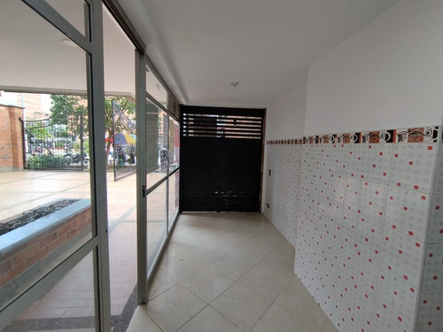 Local En Arriendo Ubicado En Medellin Sector Centro De La Ciudad (22198).