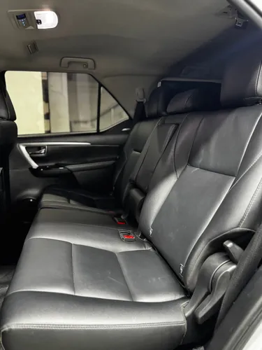 Toyota Fortuner 2.4 SRV At 7Ps