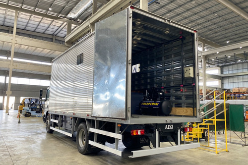 Caminhão Mb Atego 1719 4x2 25/25baú Oficina 7m