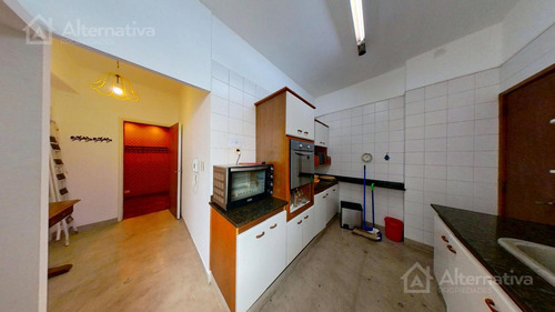 Venta De Departamento En Belgrano R De 5 Ambientes.