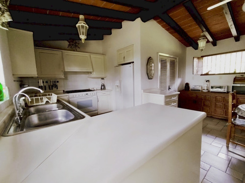 Residencia En Venta En Fracc. Tamoanchan, Jiutepec Morelos.