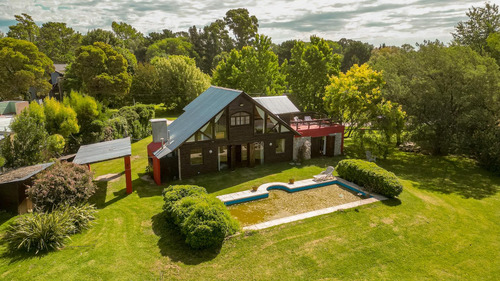 Casa Tres Ambientes. Parque. Piscina. La Armonía. Venta.
