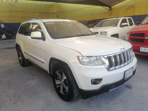 Jeep Grand Cherokee 3.6 Laredo V6 Lujo 4x2 Mt