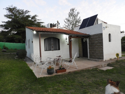 Venta Casa  Amoblada  Autosustentable En Cosquin, A 3 Cuadras Del Rio . Ref 1230