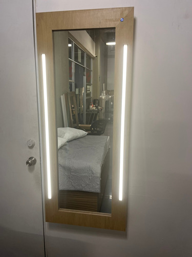 Espejo De Madera Cuerpo Completo Led Luz Fria Touch Rosa/morada