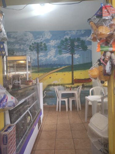 Mercado Com Espaço De Restaurante