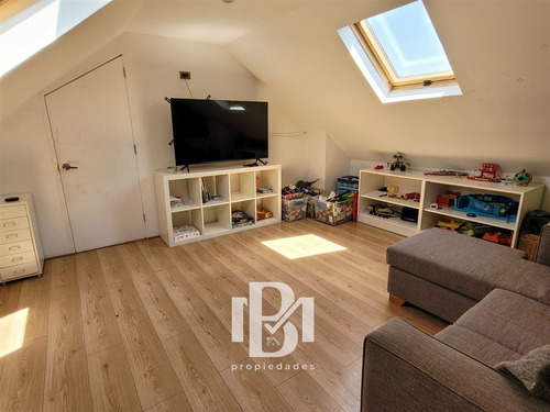 Casa En Venta De 5 Dorm. En Lo Barnechea