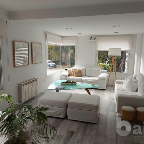Imagen 7 de 21 de Venta Casa En Housing En Villa Warcalde 3 Dormitorios, Pileta.