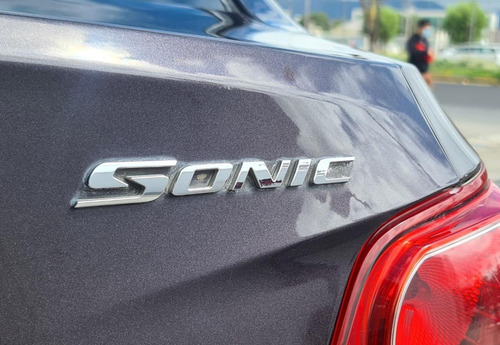 Imagen 3 de 13 de Chevrolte Sonic Ls 2015