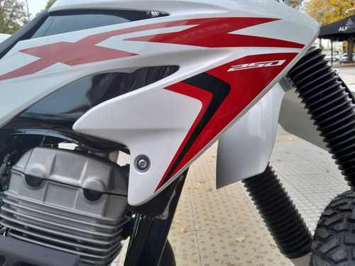 Imagen 2 de 10 de Honda Tornado Xr 250 0km 2023