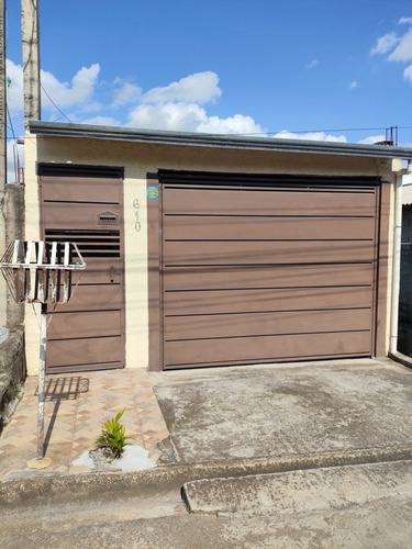 Casa 4 Cômodos E Um Banheiro