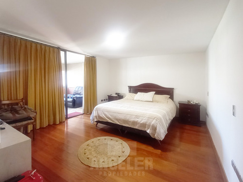 Muy Amplio Departamento En Lo Mejor De Providencia