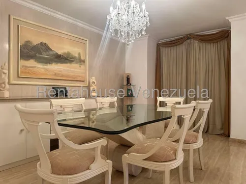 Casa En Venta. Urb. Alto Prado.