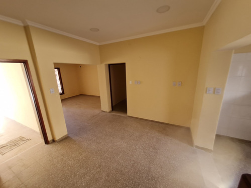 Imagen 9 de 30 de Casa Centrica En Venta En Avellaneda