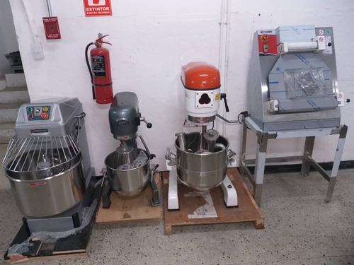 Batidora Industrial De 10 Litros, 3 Accesorios (reposteria)