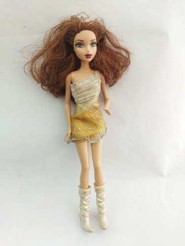 Barbie My Scene Chelsea Vestido Amarillo Botas Blancas 