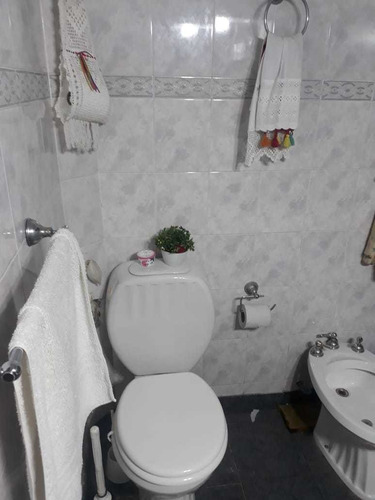 Imagen 11 de 18 de Impecable Casa 3 Amb En Venta Con Jardin Y Garage, V. Balles