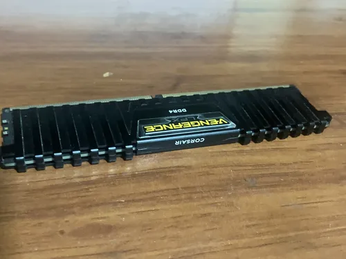 Memoria Ddr4 8gb Corsair Vengeance Lpx 2400mhz Gamer (Usado)