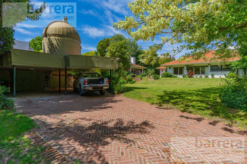 Exclusivo Chalet En Los Troncos: 4 Dormitorios Con Terreno Único