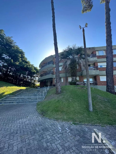 Apartamento En Venta De 2 Dormitorio Arcobaleno, Punta Del Este , Maldonado