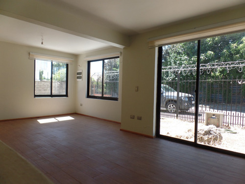 Casa Muy Amplia Para Empresas Y/o Habitacional