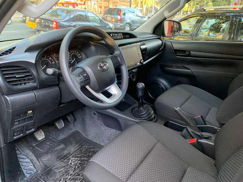 Imagen 5 de 13 de Toyota Hilux 2023 2.4 Cd Dx 150cv 4x2