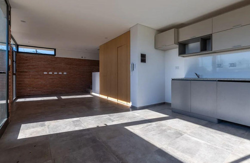 Duplex Venta -2 Dormitorios Y Cochera -estrenar -240 Mts 2 - Barrio Gambier