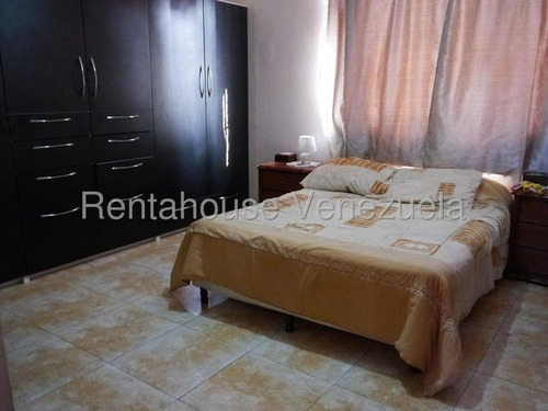 Dennymar, Vende Hermosa Casa En Exclusivo Conjunto Privado Del Este De Barquisimeto. Consta De 2 Niveles Un Anexo Totalmente Independiente Y Con Todos Los Servicios Básicos B5a14386