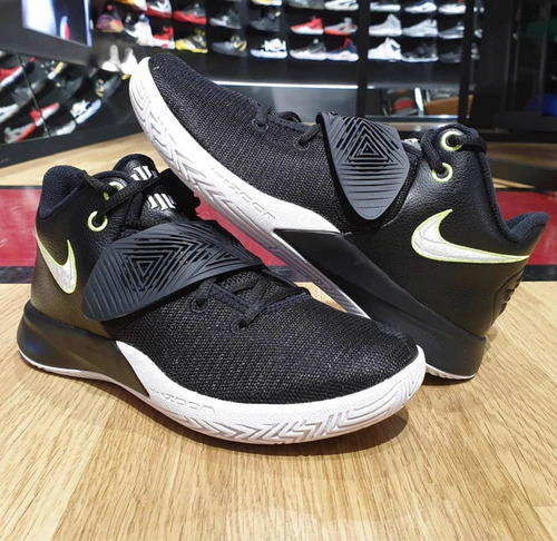 Imagen 1 de 8 de Tenis Nike Kyrie Irving Flytrap 3