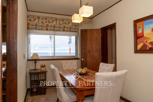 Elegante Duplex Con Hermosa Vista Al Estrecho Amob...