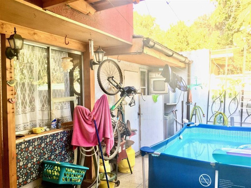 Casa En Venta De 6 Dorm. En La Reina