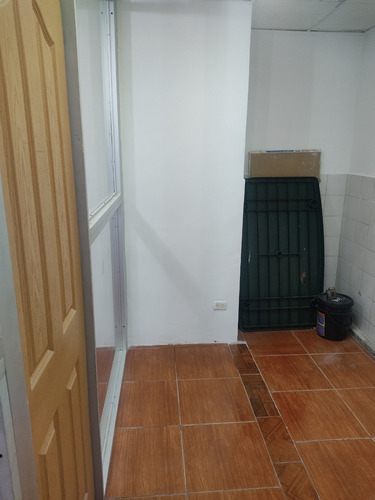 Imagen 10 de 10 de Traspaso Local 27 M2 Sabana Grande Con Baño Y Cantv