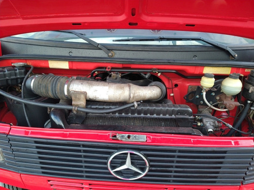 Imagem 9 de 14 de Mercedinha 710 Plus 2004