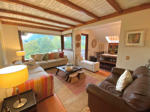 Vendo Amplio Departamento Duplex Pucon (90988)