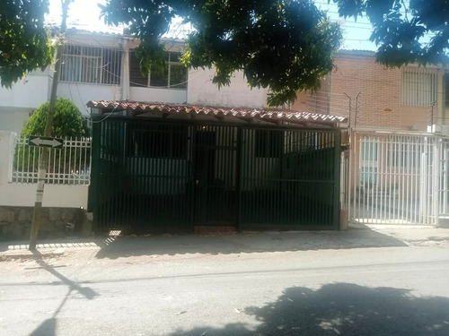 Se Vende Casa En La Urb. Los Chorros - Caracas