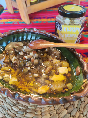 Kit De Salsas Botaneras Con Queso Cotija Y Habanero Chocol.