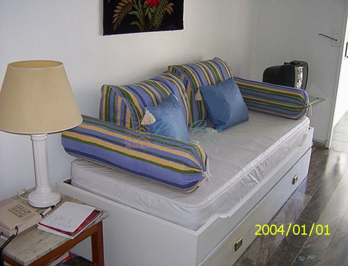 Apartamento En Brava, 1 Dormitorios *- Ref: 323