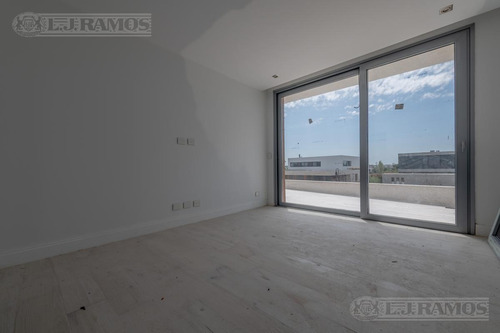 Imagen 13 de 21 de Casa En Venta En El Golf