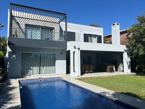 Casa  En Venta  En Santa Barbara, Tigre, G.b.a. Zona Norte