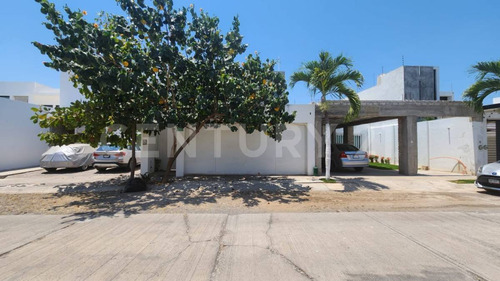 Casa En Renta En Real Santa Fe, Villa De Alvarez, Colima