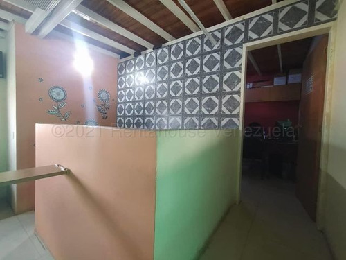 Imagen 7 de 30 de Galpón En Venta En El Centro De Barquisimeto Lara (0.4.2.4.5.9.3.7.5.4.2), Rent-a-house Centro Occidente Mls Código: 22-6763, Cuenta Con 347 Mts2, 2 Baños, Cuenta Con 4 Puestos De Estacionamientos