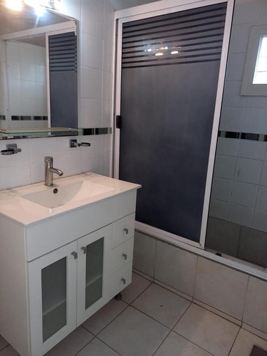 Imagen 8 de 10 de Excelente Triplex 4 Ambientes Con Patio Y Cochera. Escucha O