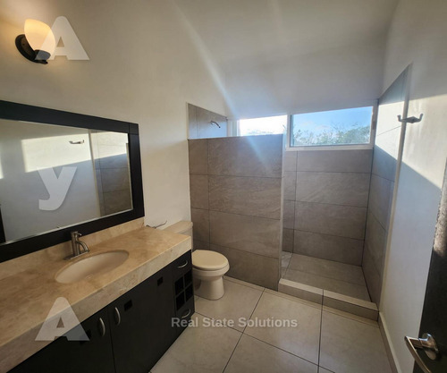 Casa En Venta, 4 Recámaras, 2 Niveles, La Vista, El Table, C