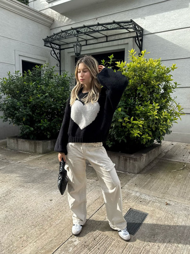 Sweater Corazón Negro Para Mujer - Estilo Y Comodidad
