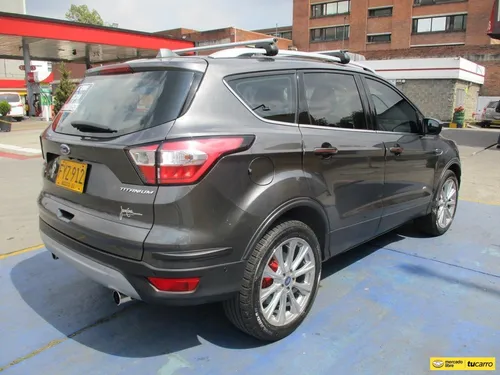 Ford Escape TITANIUM 4X4 2000CC AT AA