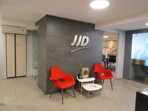 Amplia E Impecable Oficina En Av. Providencia (303m2).