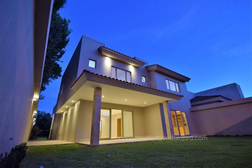Casa De Lujo En Venta En Puerta De Hierro