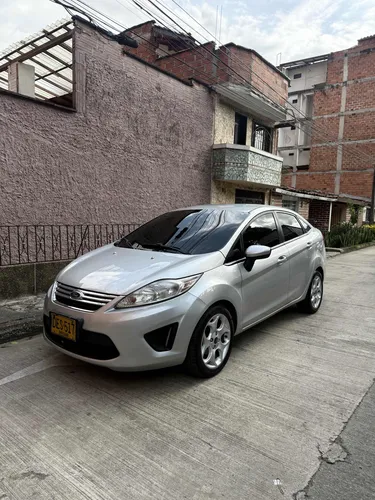 Ford Fiesta 1.6 Hatchback Mecánica